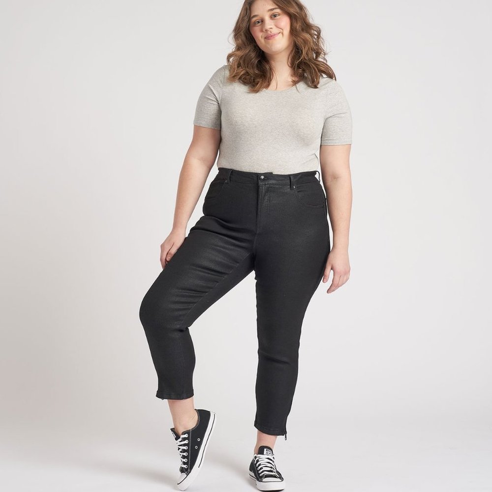 Universal Standard Meuse Resin Black jeans